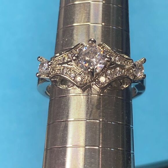 Silver Ring with Multi Clear Gemstones Size 6.75 Costume Jewelry - Picture 6 of 7